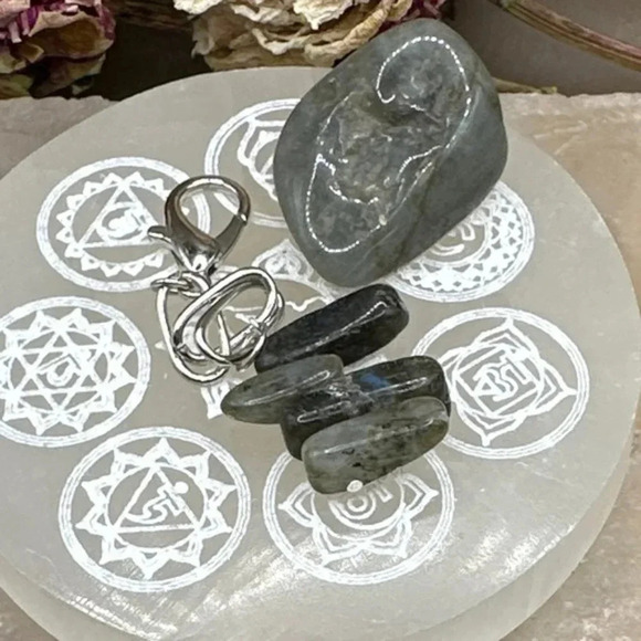 Alquimia Silver and Gray Key Holder - Picture 2 of 6